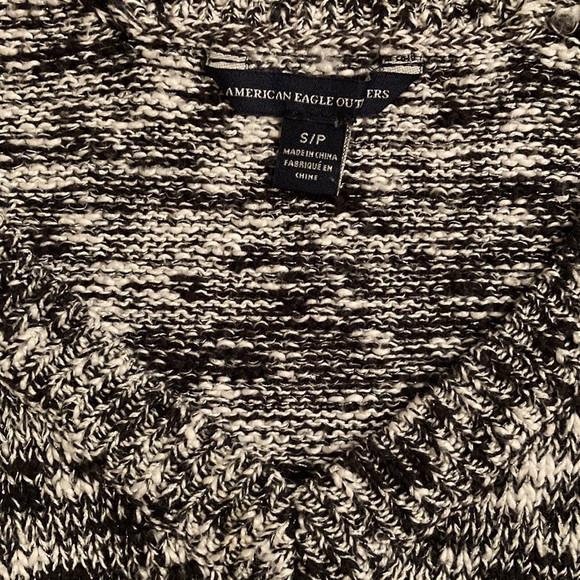 American Eagle black/white silver thread v-neck sweater - Picture 5 of 7